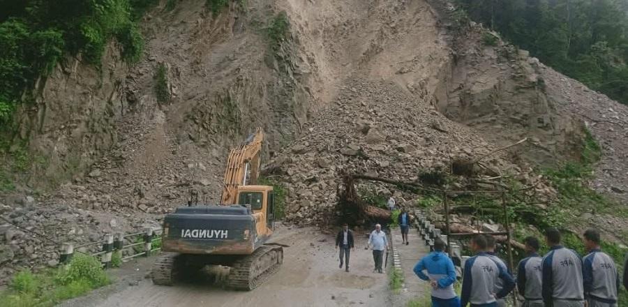 Dry Landslide Blocks Khandbari-Kimathanka Road in Sankhuwasabha