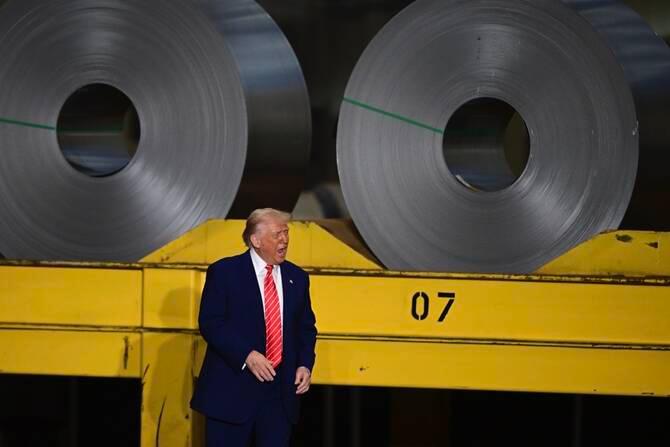 Trump doubles steel import tax to boost US industry