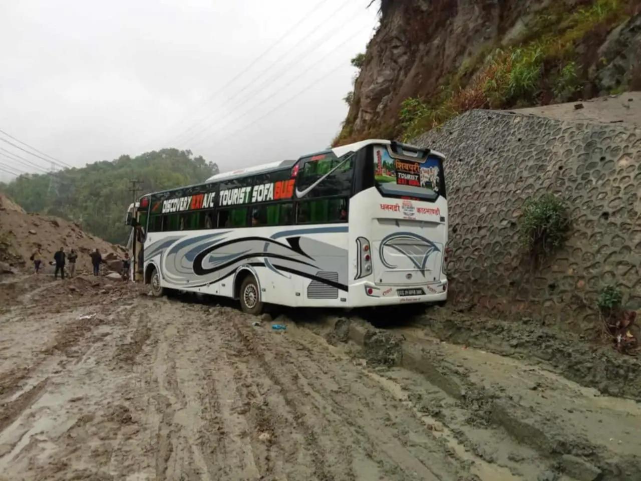 Traffic Movement Resumes Along Daunne Section After Sludge Clean-up