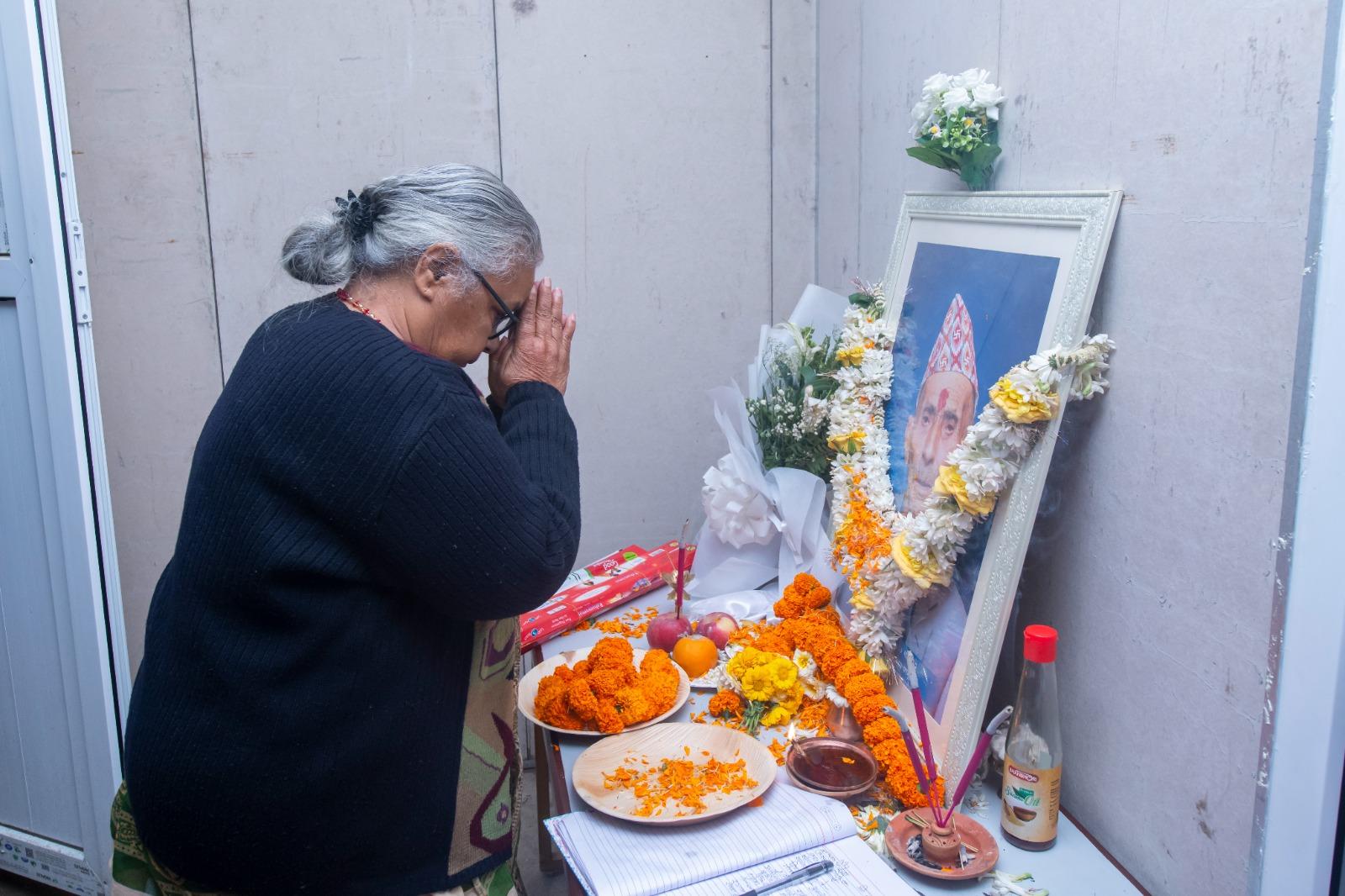 Bhandari and Karki Meet Oli in Gundu to Express Condolences