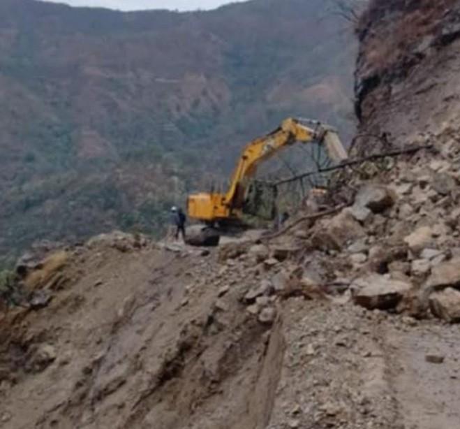 Landslides Block Mid-Hill Highway in Sindhuli, Stranding Vehicles