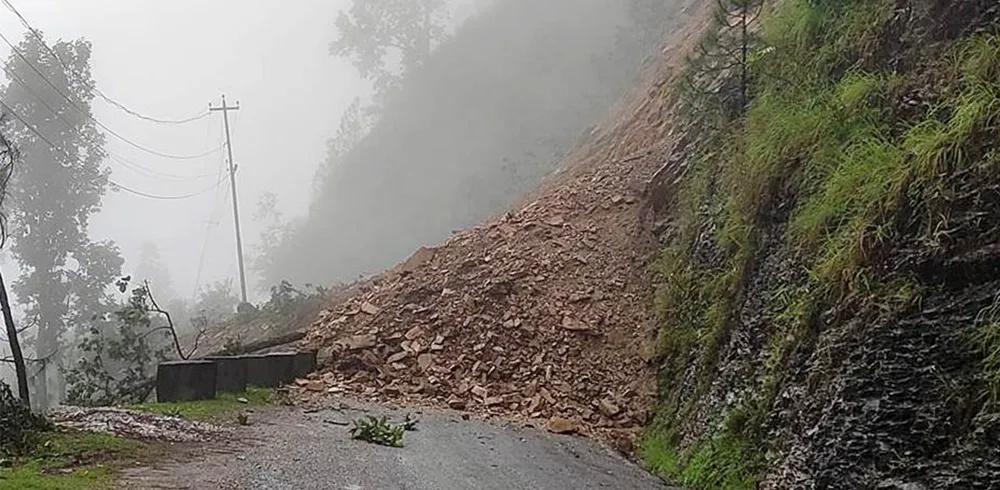 Landslide Blocks Ridi–Wamitaksar Road, Vehicles Stranded