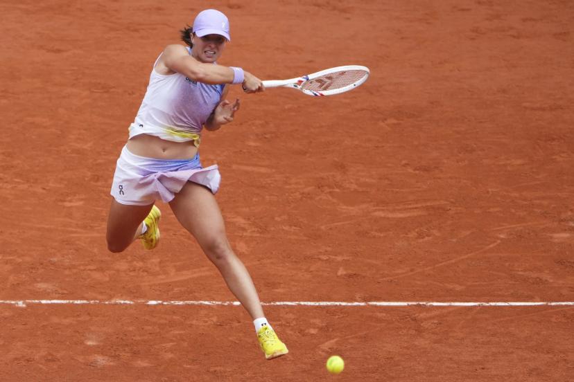 French Open: Iga Swiatek, Carlos Alcaraz Get Off to Good Starts in Their Title Defenses