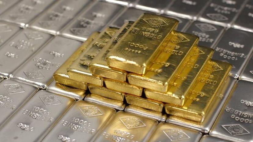 Gold Prices Surge by Rs 2,200 per Tola, Silver Sees Slight Drop