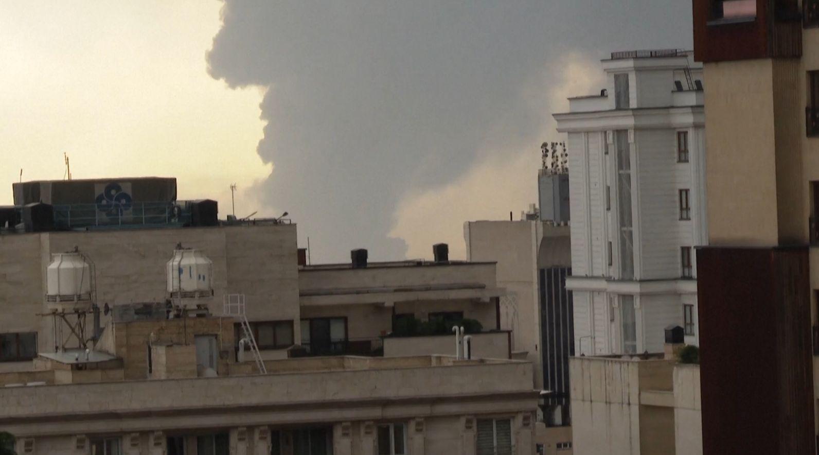 US–Israel Strike Oil Depots in Tehran, Fires and Toxic Smoke Spread