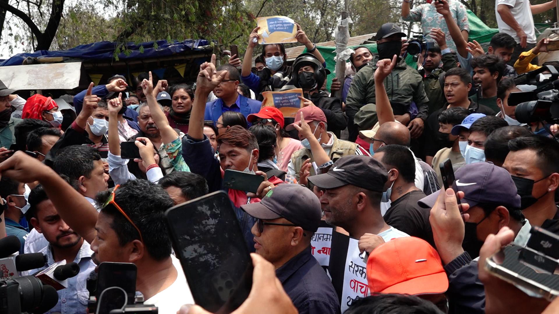 Protest in Squatter Settlement Demands End to 'Bulldozer Terror' Under State Power