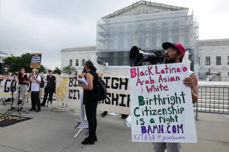 Federal Court Blocks Trump’s Plan to End Birthright Citizenship