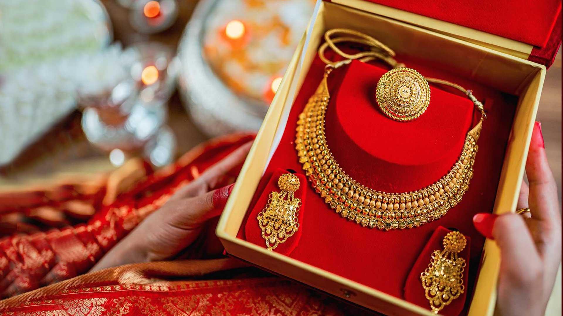 Gold price rises by Rs 2,000 per tola, reaches Rs 319,000 in Nepal